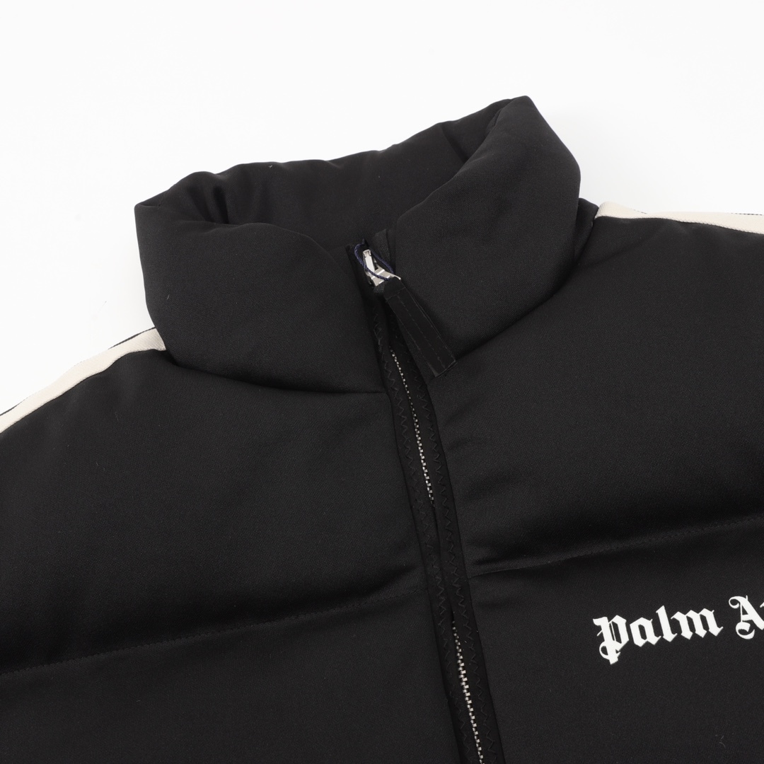 Moncler x Palm Angels のコラボレーション FW21 のロゴ彩条刺繍ロゴが付いたダウンジャケット