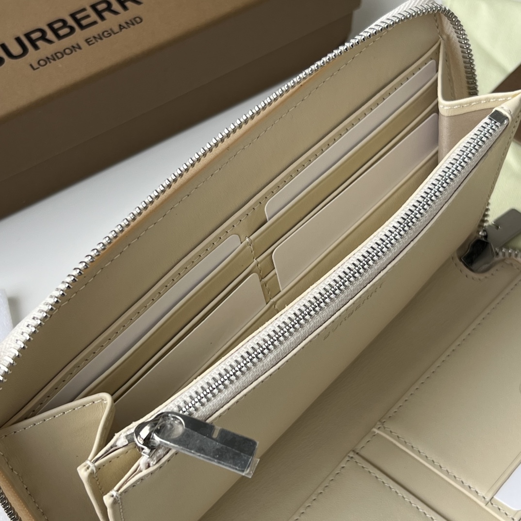 バーバリー「Burberry」ロンドン チェーン ジップ ウォレット