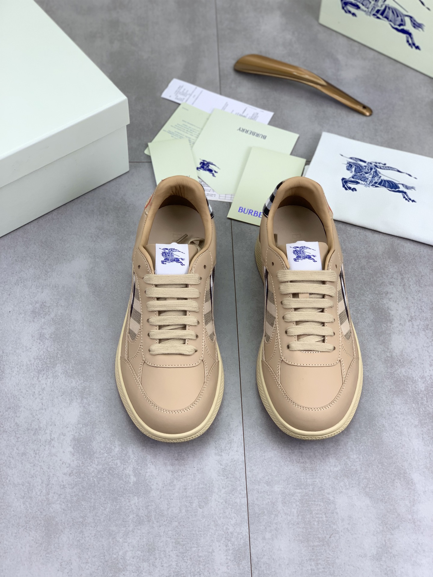バーバリー「Burberry」バーバリー テラス スニーカー / レザースニーカー