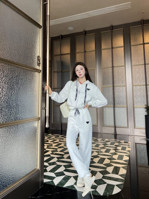 プラダ「Prada」レディース カジュアルスポーツセット