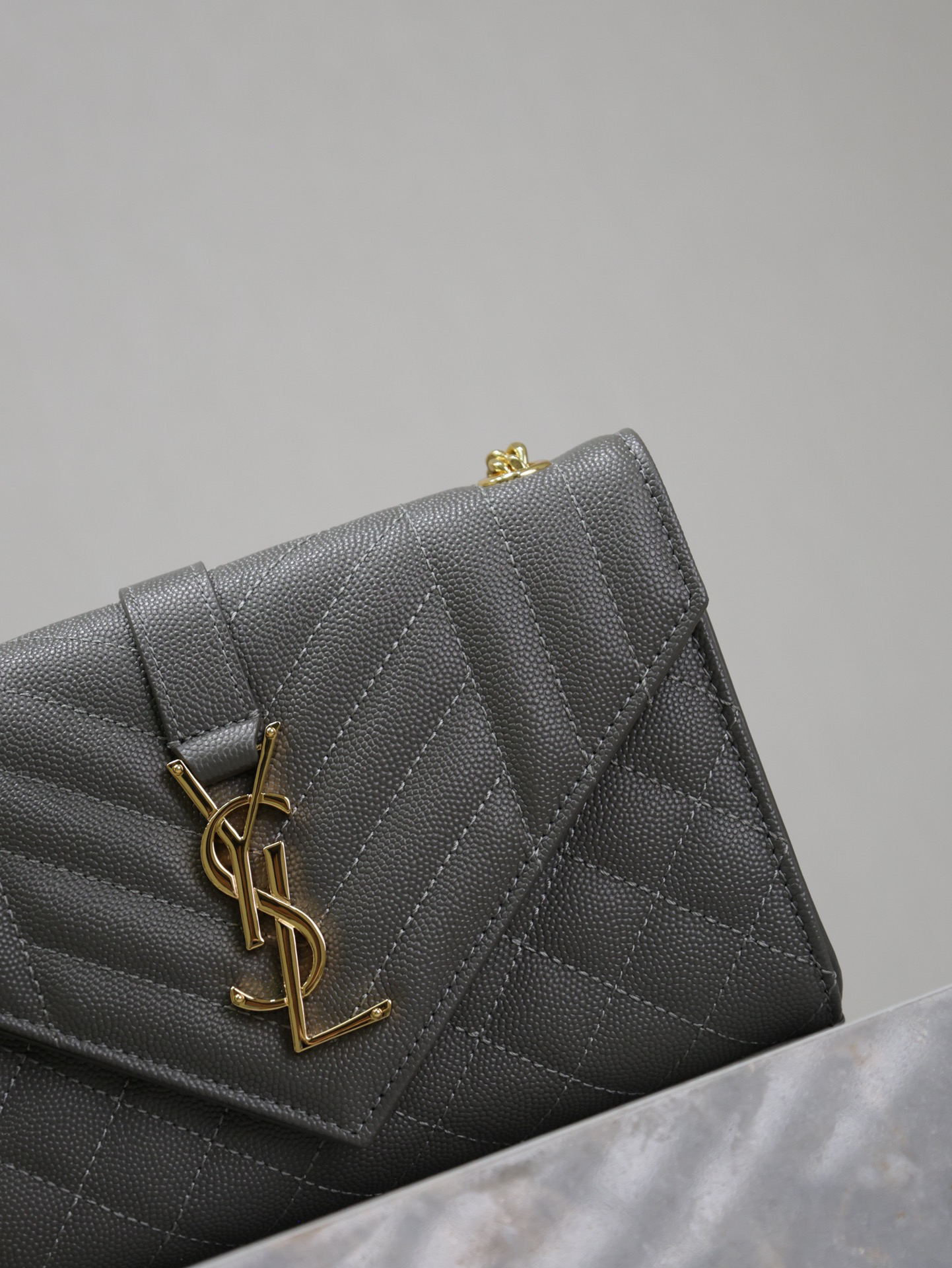 2026サンローラン「SAINT LAURENT ENVELOPPE スモール チェーンショルダーバッグ