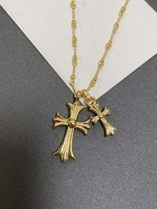 クロムハーツ「Chrome Hearts」のクラシックネックレス - 日常に上品なアクセントを添えるユニセックスモデル