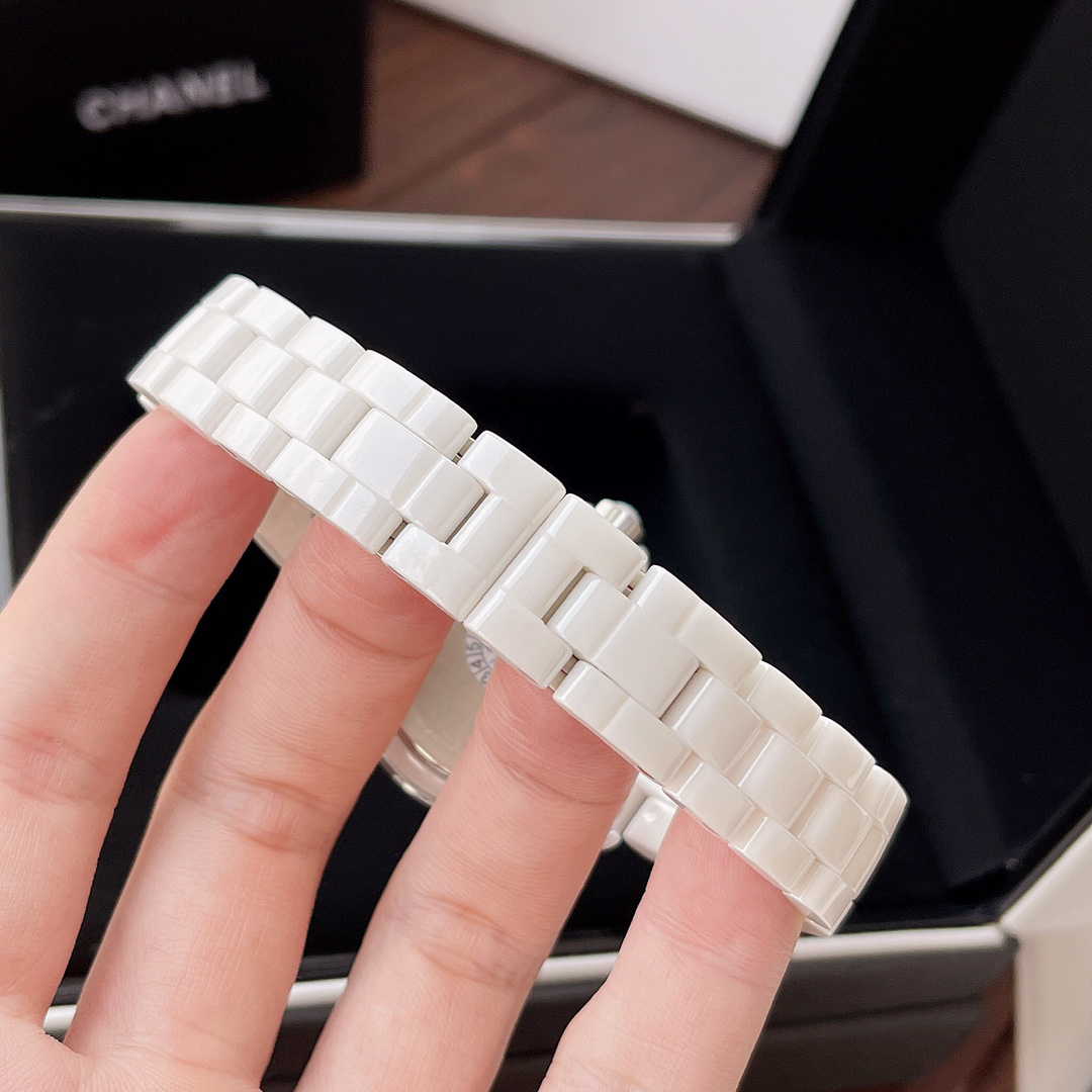 シャネル「Chanel」J12 キャリバー 33MM