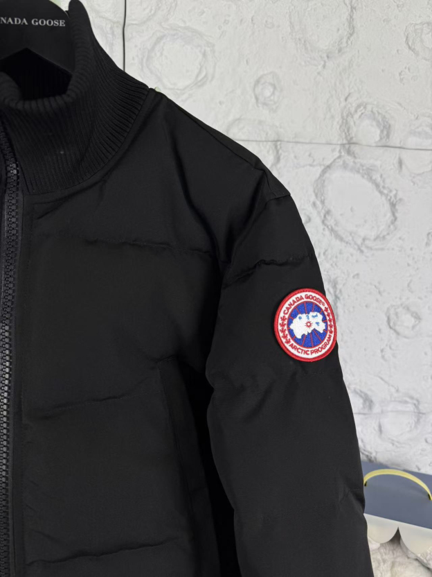 カナダグース「Canada Goose」秋冬ダウンジャケット