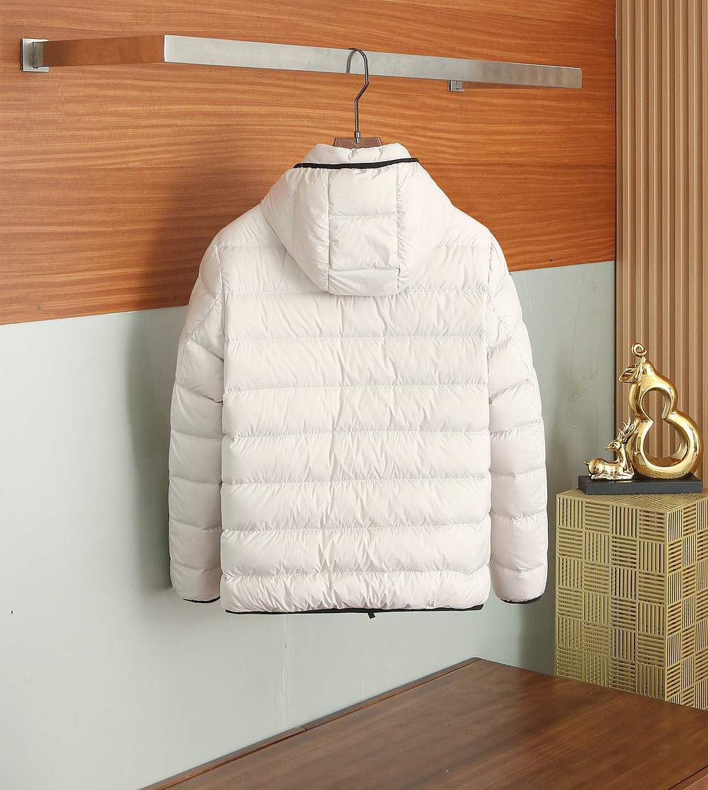 モンクレール「Moncler」秋冬 フード付きダウンジャケット