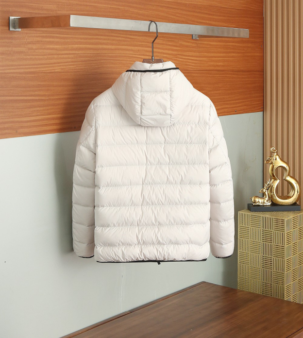 モンクレール「Moncler」秋冬 フード付きダウンジャケット