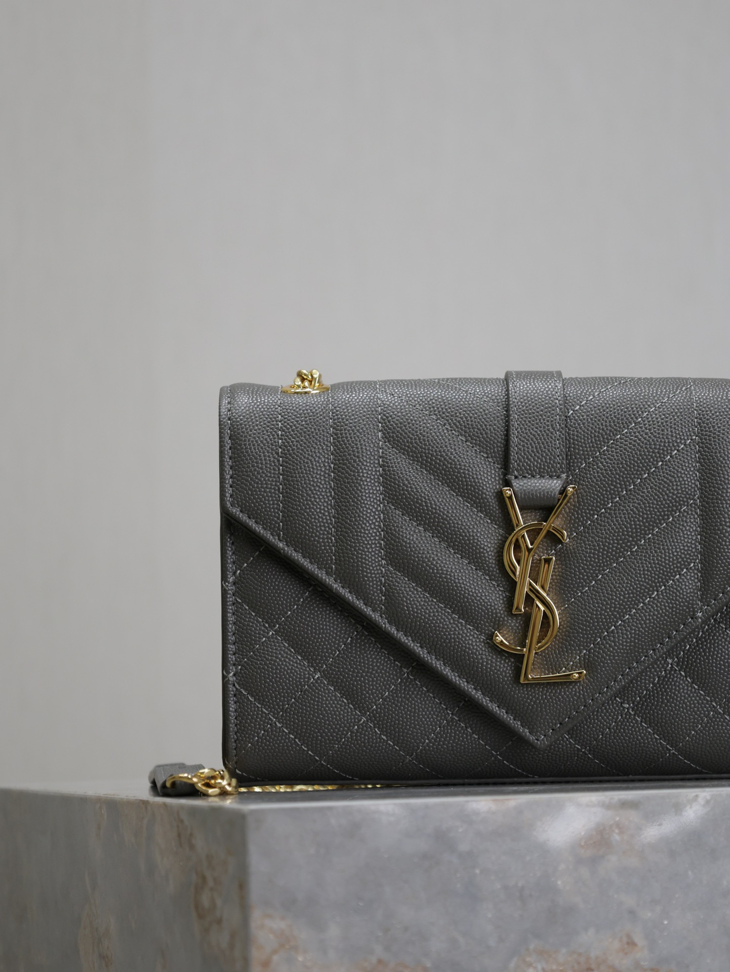 2026サンローラン「SAINT LAURENT ENVELOPPE スモール チェーンショルダーバッグ