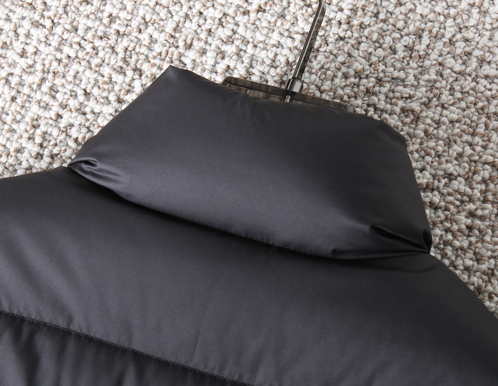 プラダ「Prada」秋冬ダウンジャケット