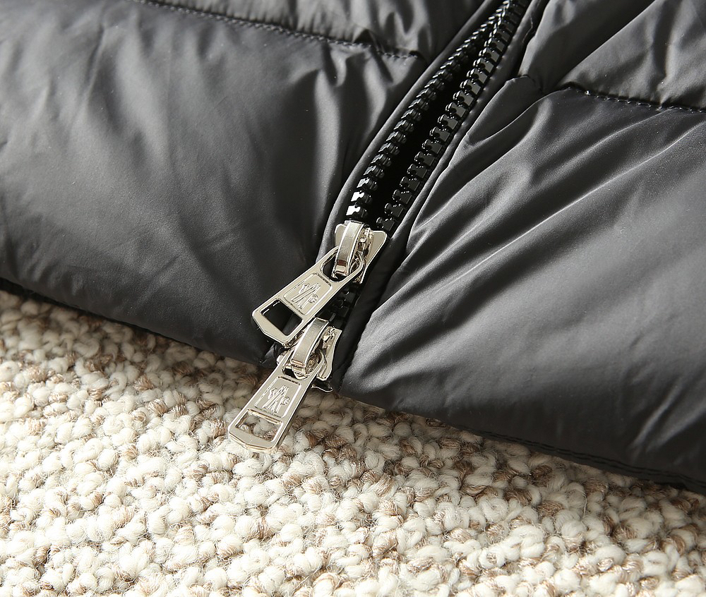 モンクレール「Moncler」秋冬 ニット調ダウンジャケット