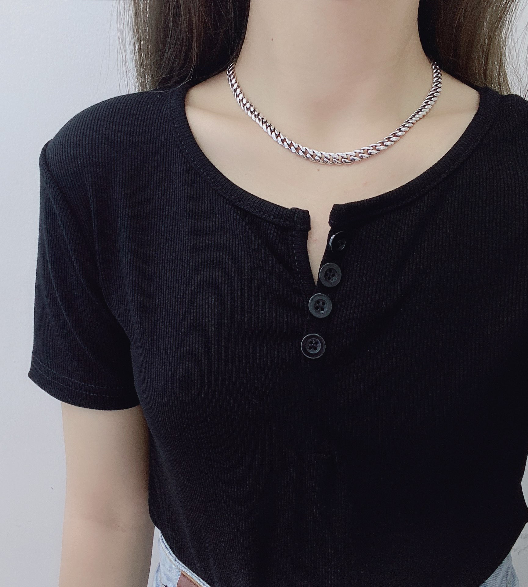 クロムハーツ「Chrome Hearts」のクラシックネックレス - 日常に上品なアクセントを添えるユニセックスモデル