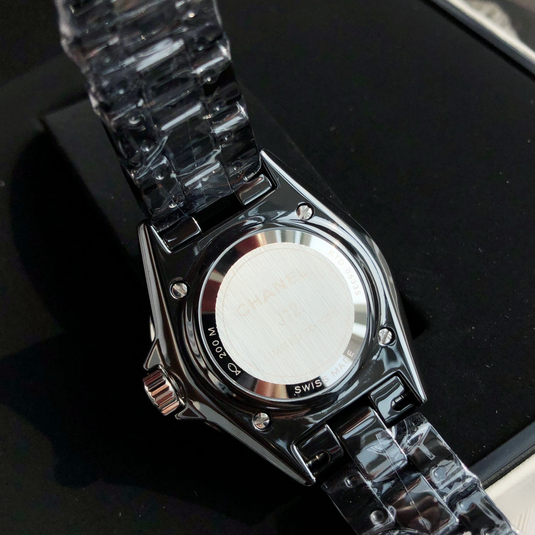 シャネル「Chanel」J12 キャリバー 33MM