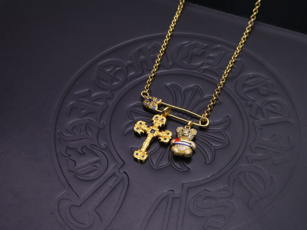 クロムハーツ「Chrome Hearts」のクラシックネックレス - 日常に上品なアクセントを添えるユニセックスモデル