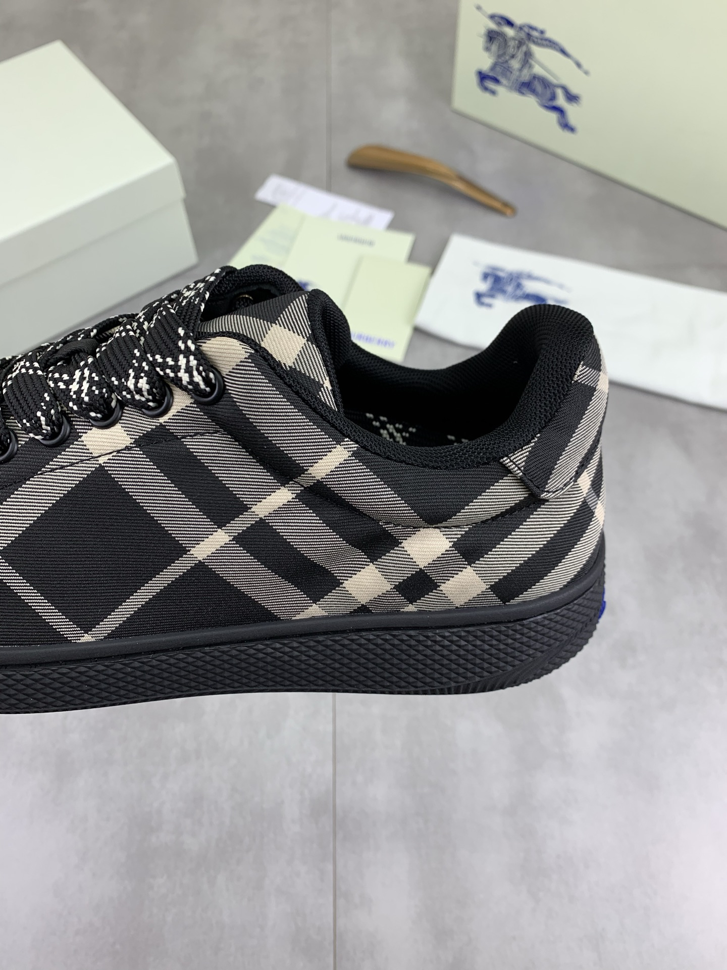 バーバリー「Burberry」バーバリー テラス スニーカー / レザースニーカー
