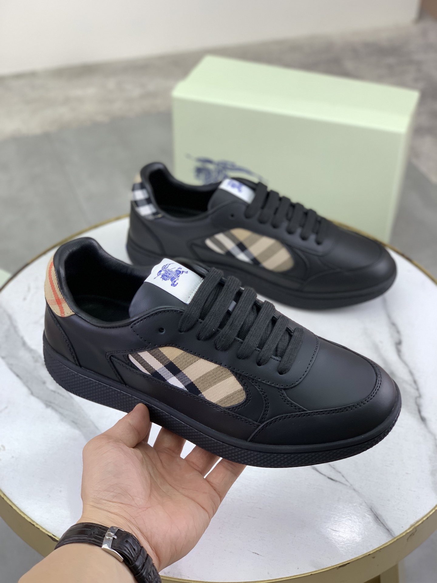 バーバリー「Burberry」バーバリー テラス スニーカー / レザースニーカー