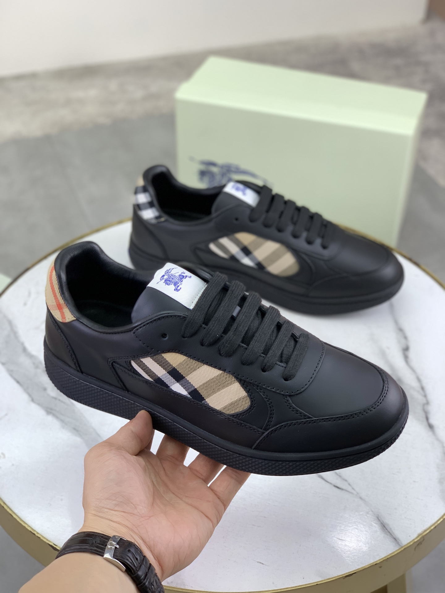 バーバリー「Burberry」バーバリー テラス スニーカー / レザースニーカー