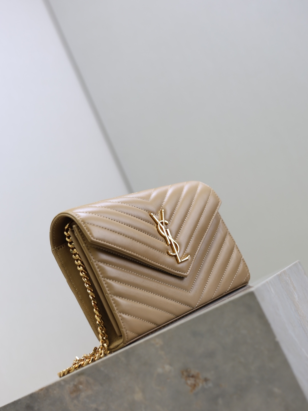 2026サンローラン「SAINT LAURENT MONOGRAMME アンベロープ チェーンウォレット