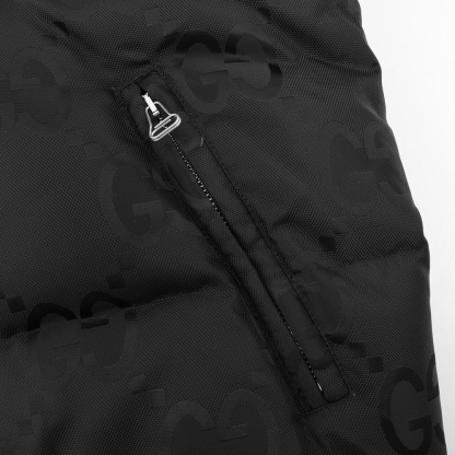 GUCCI 23FW の大きな GG の隠し模様ジヶードパターンのダウンジャケット