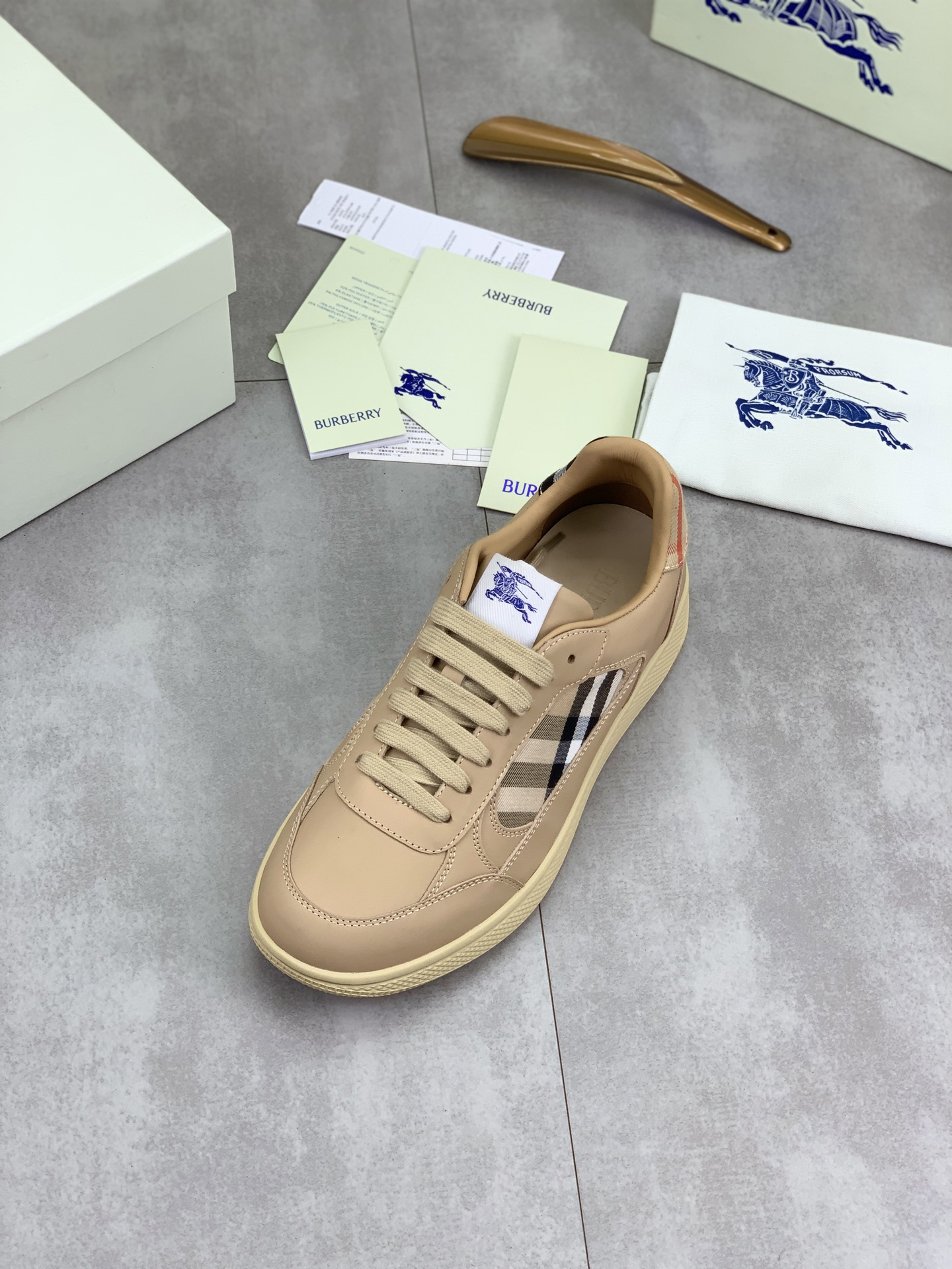 バーバリー「Burberry」バーバリー テラス スニーカー / レザースニーカー