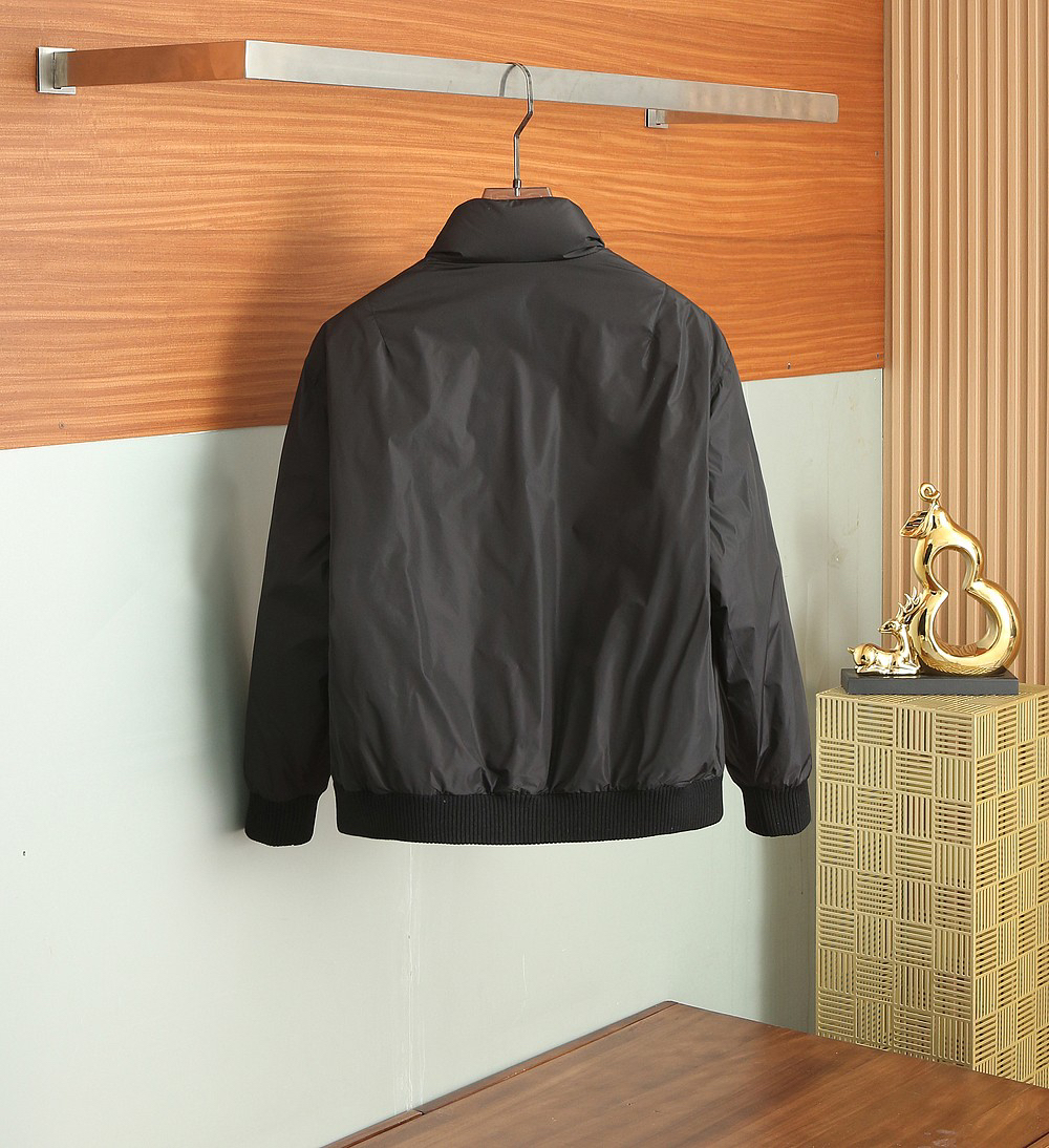 プラダ「Prada」秋冬ダウンジャケット