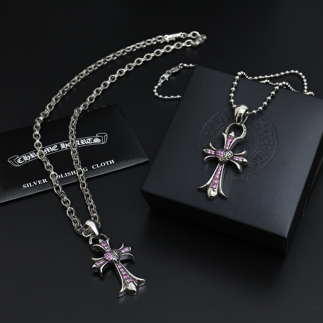 クロムハーツ「Chrome Hearts」のクラシックネックレス - 日常に上品なアクセントを添えるユニセックスモデル