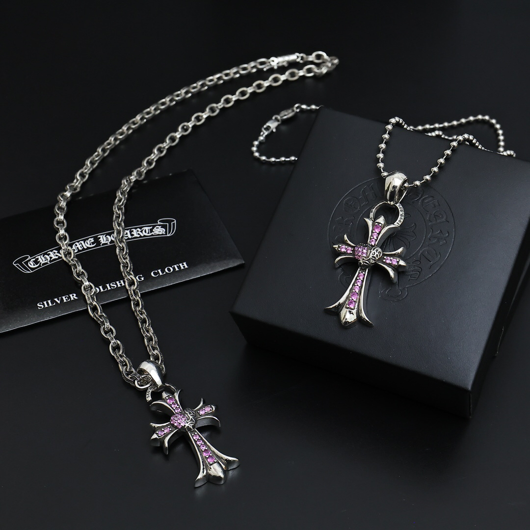 クロムハーツ「Chrome Hearts」のクラシックネックレス - 日常に上品なアクセントを添えるユニセックスモデル