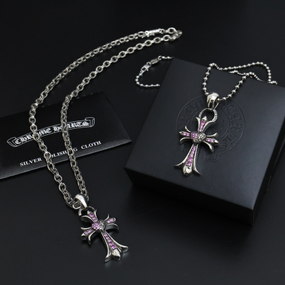 クロムハーツ「Chrome Hearts」のクラシックネックレス - 日常に上品なアクセントを添えるユニセックスモデル