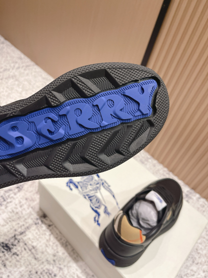 バーバリー「Burberry」バーバリー ボックス スニーカー / プレミアムレザースニーカー