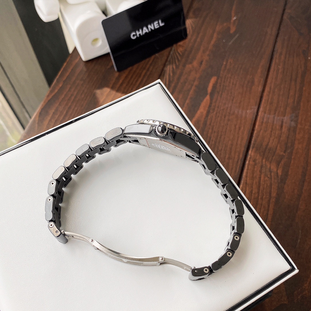 シャネル「Chanel」J12 キャリバー 33MM