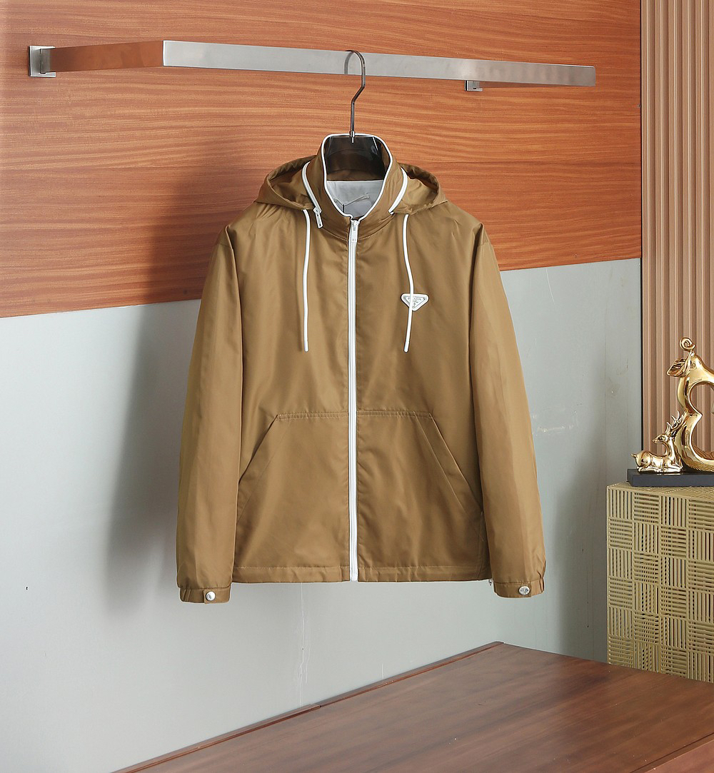 プラダ「Prada」秋冬 フード付きアウター