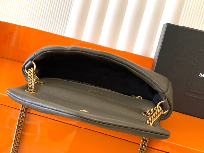 サンローラン「Saint Laurent」カリプソ ミディアム（グレインラムスキン）