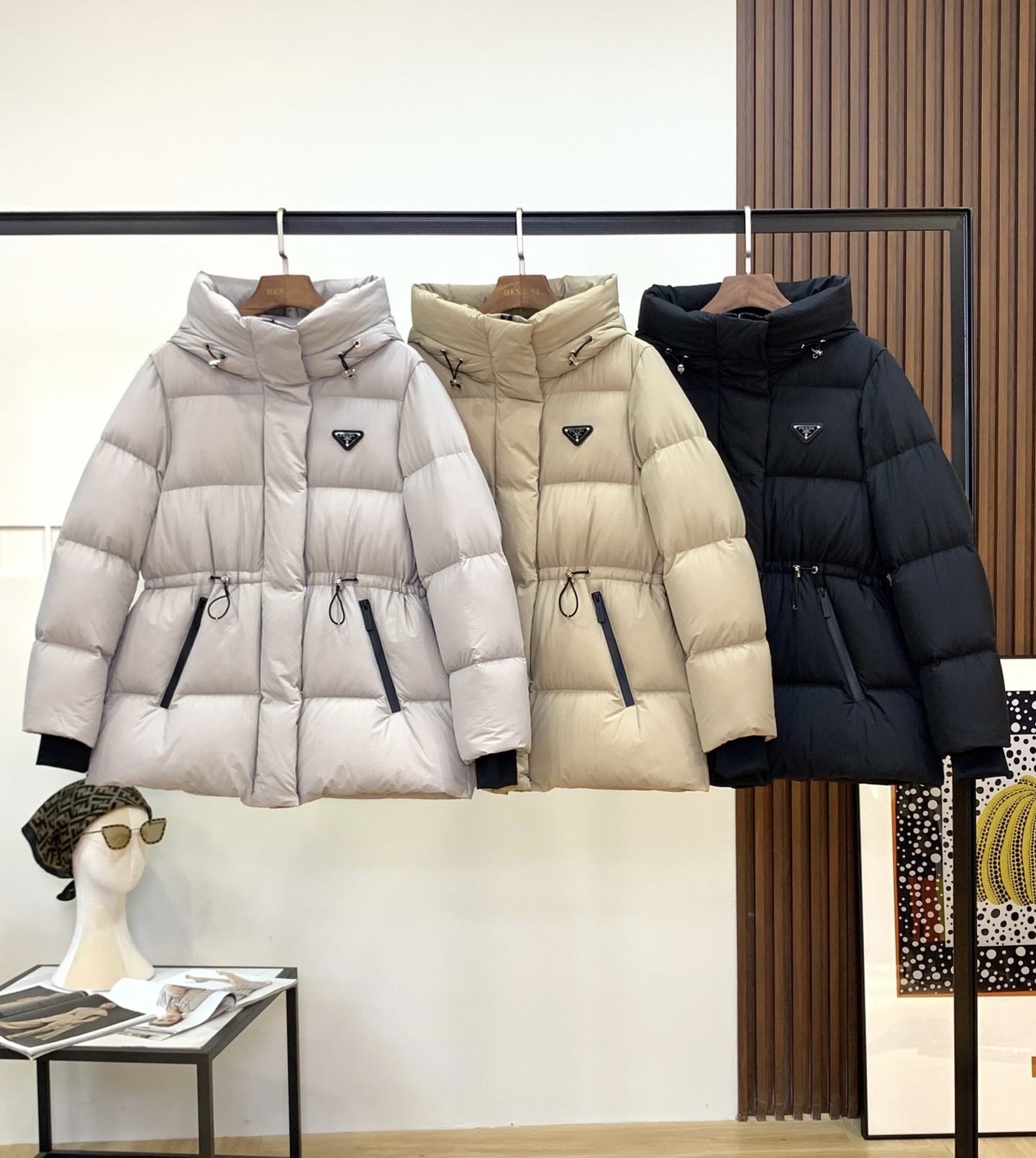 プラダ「Prada」秋冬フード付きダウンジャケット