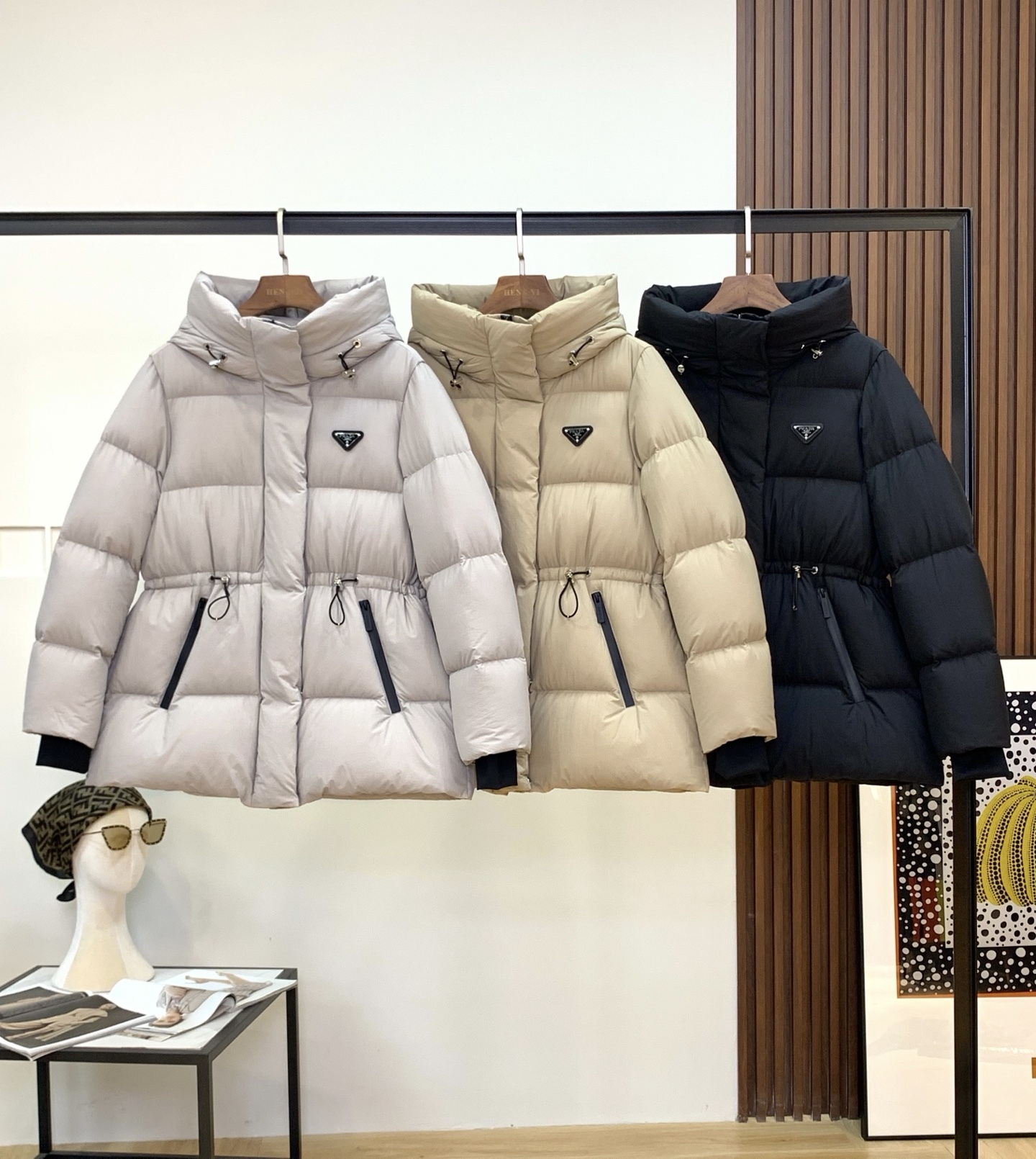 プラダ「Prada」秋冬フード付きダウンジャケット