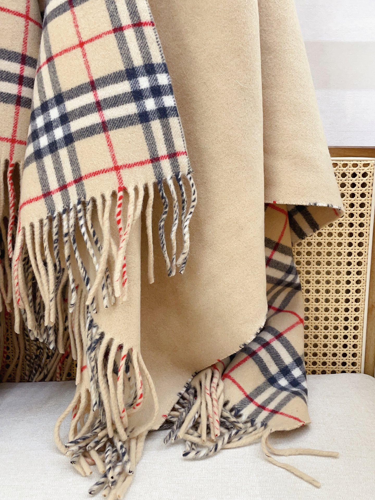 バーバリー「Burberry」チェック ウールケープ 140x140cm