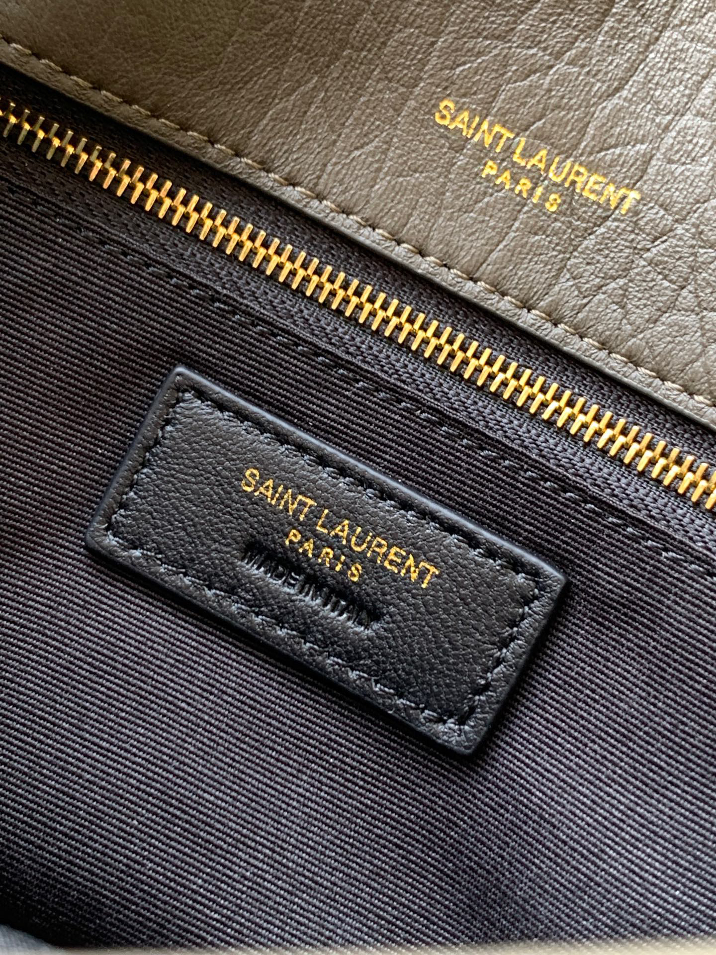 サンローラン「Saint Laurent」カリプソ ミディアム（グレインラムスキン）