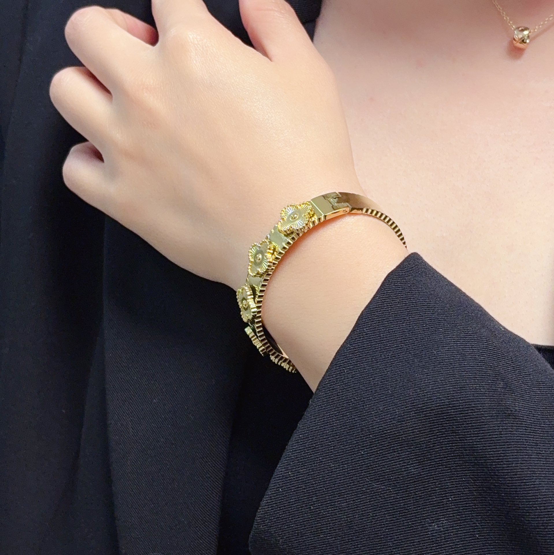クロムハーツ「Chrome Hearts」 Gothic Slim Cuff Bracelet-ISETAN PRESTIGE CURATED