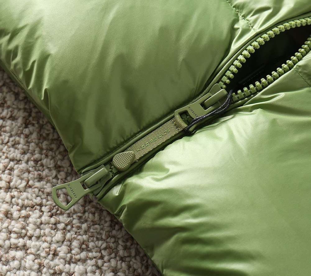 バーバリー「Burberry」秋冬 クイルティッドダウンジャケット