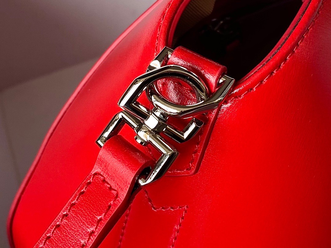 ジバンシィ「Givenchy」スモール アンティゴナ ボックスレザー バッグ