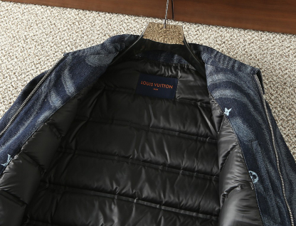 ルイ・ヴィトン「Louis Vuitton」秋冬コレクション ダウンジャケット
