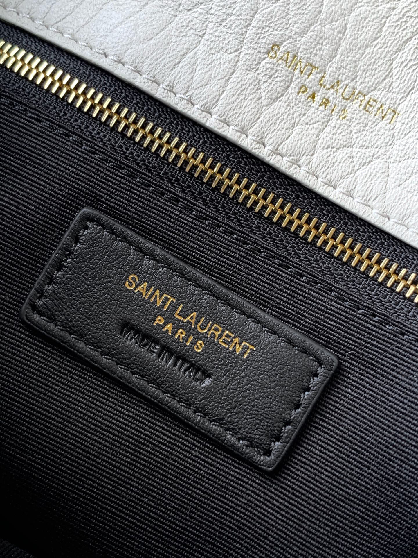 サンローラン「Saint Laurent」カリプソ ミディアム（グレインラムスキン）