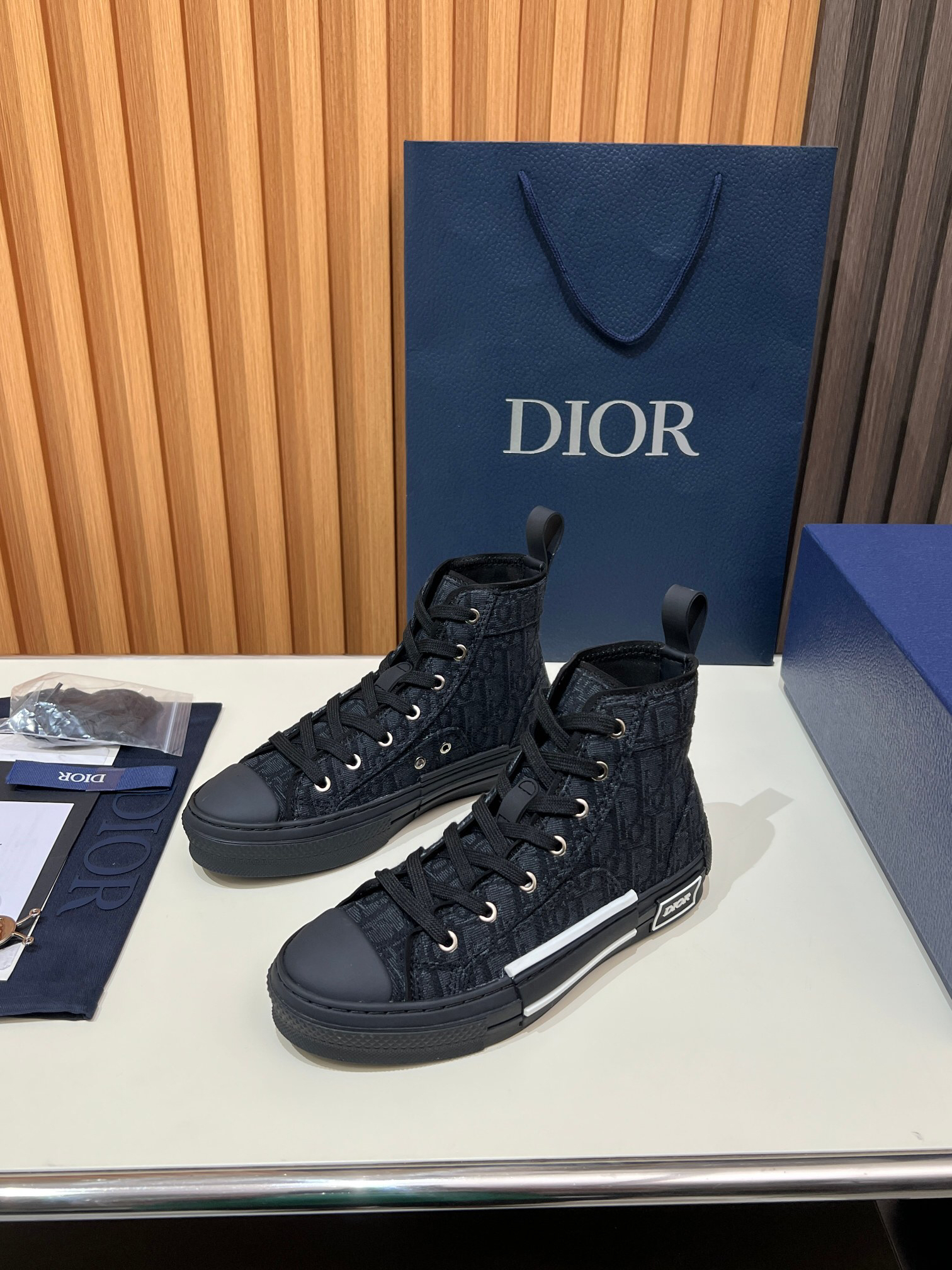 ディオール「Dior」ディオール B23 ローカットスニーカー / ユニセックススニーカー
