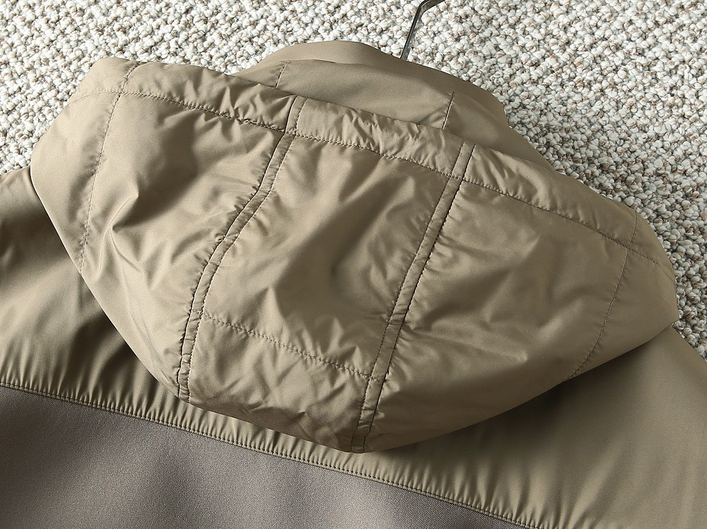 プラダ「Prada」秋冬 フード付きアウター