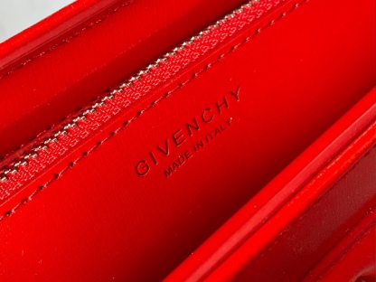 ジバンシィ「Givenchy」スモール アンティゴナ ボックスレザー バッグ