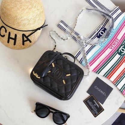 シャネル「Chanel」「シャネル」 チェーン クラッチ 3色