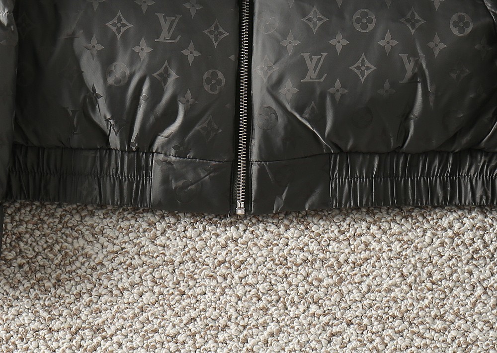 ルイ・ヴィトン「Louis Vuitton」秋冬コレクション ダウンジャケット