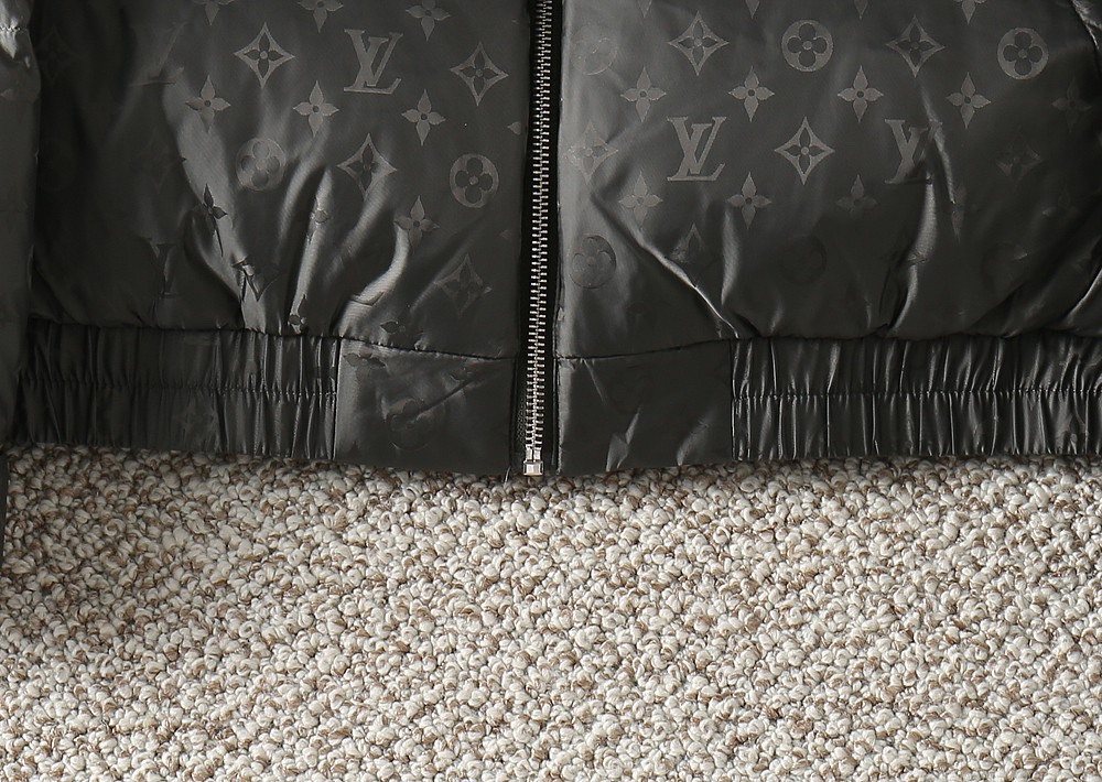 ルイ・ヴィトン「Louis Vuitton」秋冬コレクション ダウンジャケット