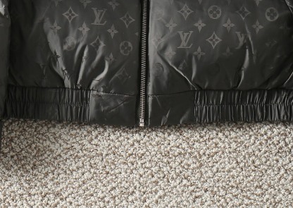 ルイ・ヴィトン「Louis Vuitton」秋冬コレクション ダウンジャケット