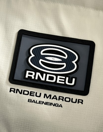 バレンシアガ「Balenciaga」‌秋冬フード付きダウンジャケット