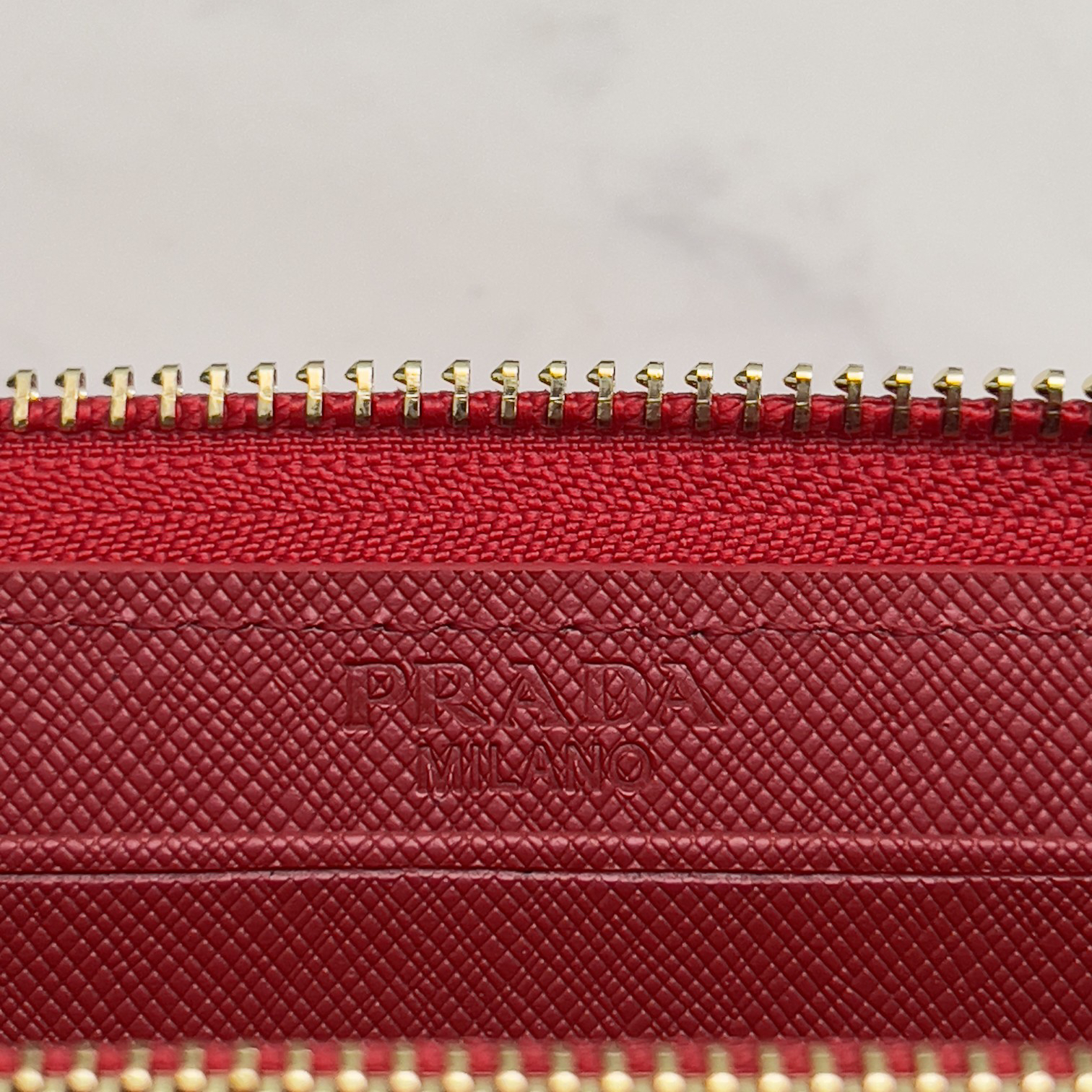 プラダ「PRADA」サフィアーノレザー 財布