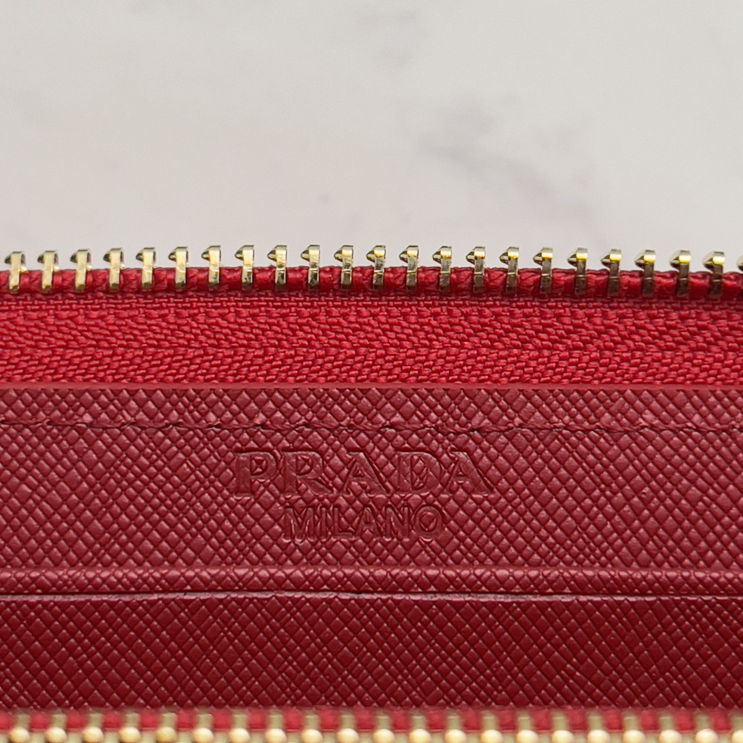 プラダ「PRADA」サフィアーノレザー 財布