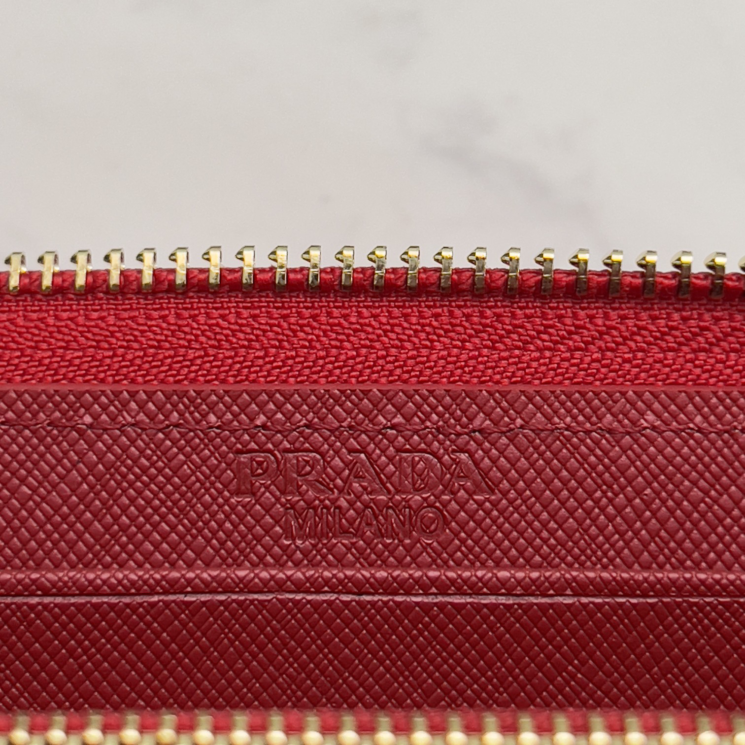 プラダ「PRADA」サフィアーノレザー 財布